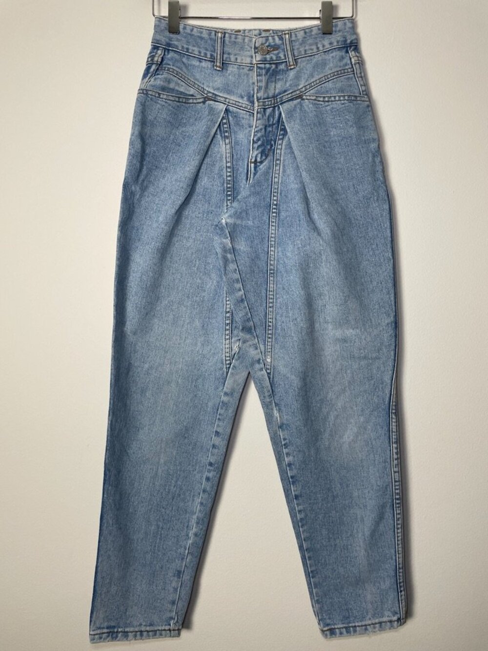 GUESS Vintage 80s/90s Georges Marciano USA V-Yoke Pleated Tapered Jeans 27